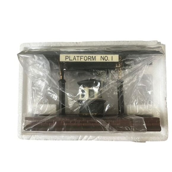Department 56 Heritage Village Collection Victoria Station Train Platform - Picture 3 of 4